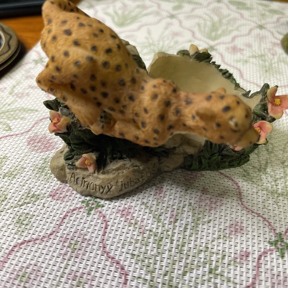 Vintage Cheetah Figurine‎